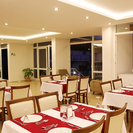 Defne Lorina מרמריס