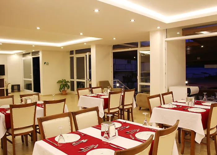 Defne Lorina מרמריס