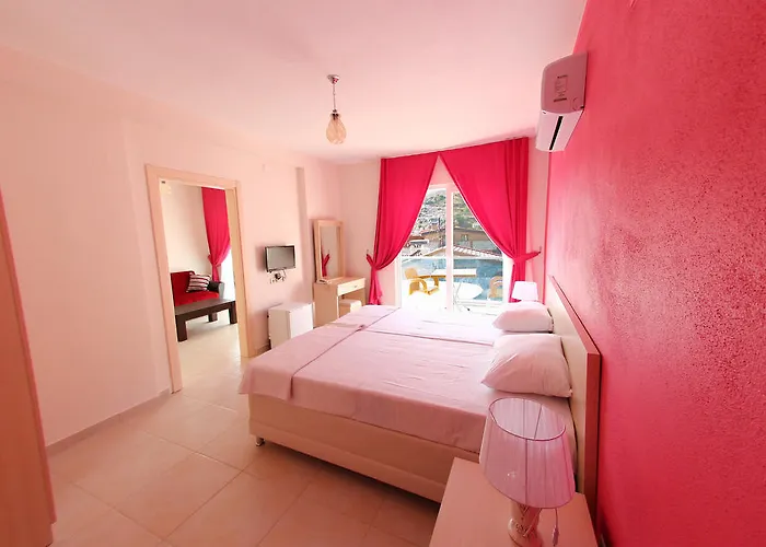 מלון Defne Lorina