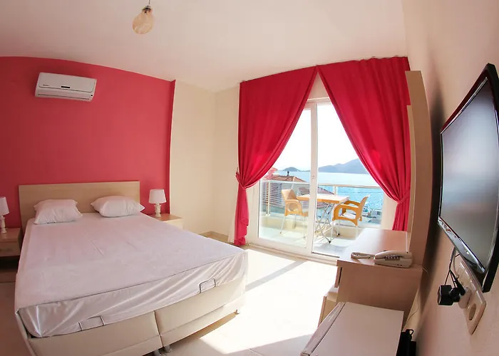 מלון Defne Lorina