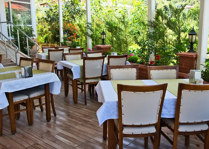 Defne Lorina מלון