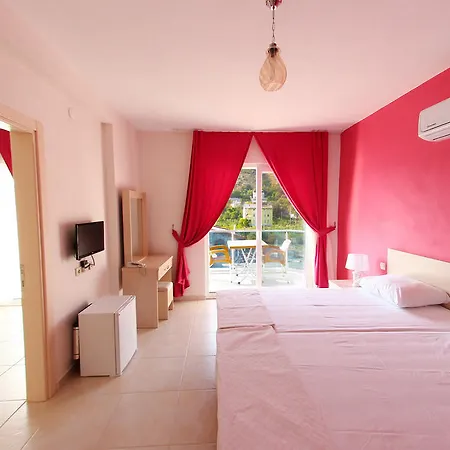 Defne Lorina Marmaris