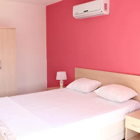 Otel Defne Lorina 2*