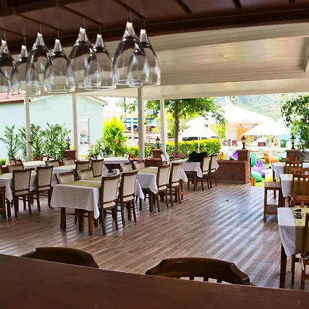 Otel Defne Lorina